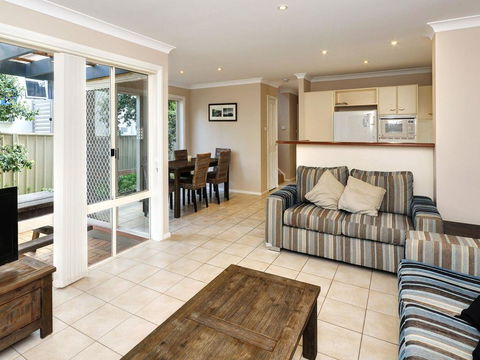 Aquarius Townhouse - Accommodation Adelaide 1
