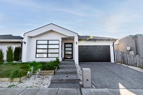 Luxury Home Away From Home - Accommodation Adelaide 0
