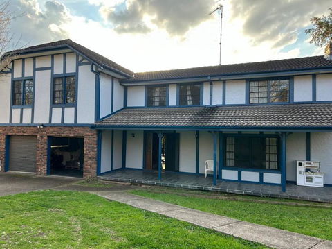 Luxury House 5 Bedrooms - Accommodation Adelaide 0