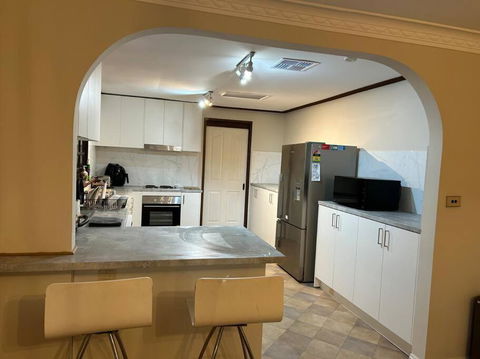 Luxury House 5 Bedrooms - Accommodation Adelaide 1