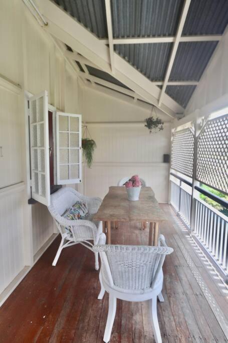 MAGNOLIA HOUSE ON THE CREEK - STANTHORPE - Accommodation Adelaide 2