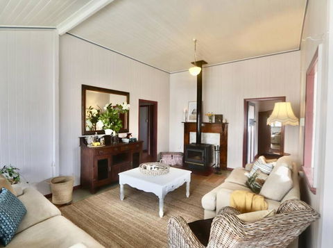 MAGNOLIA HOUSE ON THE CREEK - STANTHORPE - Accommodation Adelaide 1