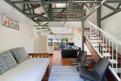 MAIN STAY - 100m To Patrolled Beach, Pool, Wifi, Close To Cafes - Accommodation Adelaide 1