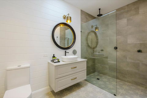 MAIN STREET RETREAT - King BRs, Comp Minibar, Breakfast Prov, Fireplaces - Accommodation Adelaide 2