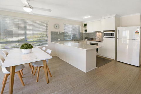 MAINSAIL8- MOOLOOLABA BEACH - Accommodation Adelaide 0