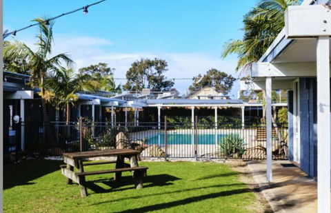 Mallacoota Hotel Motel - Accommodation Adelaide 2