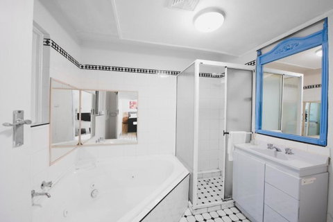 Manly Waves Studios & Apartments - Accommodation Adelaide 1