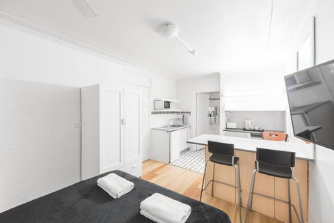 Manly Waves Studios & Apartments - Accommodation Adelaide 2