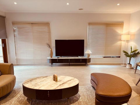 MEL-Point Cook Elegant Four-Bedroom House - Accommodation Adelaide 0
