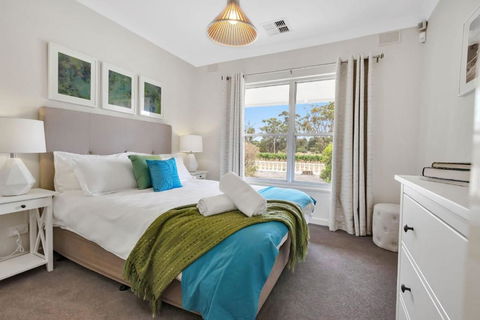 Mid Century 4 Bedroom Getaway In Barossa Vineyard - Accommodation Adelaide 1