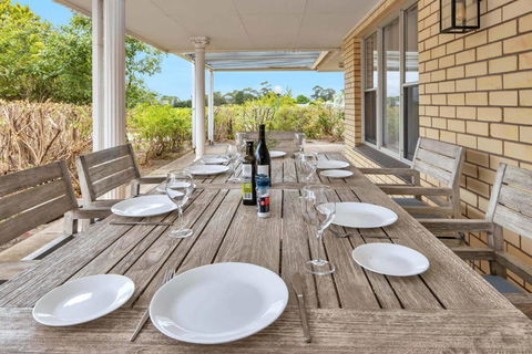 Mid Century 4 Bedroom Getaway In Barossa Vineyard - Accommodation Adelaide 3