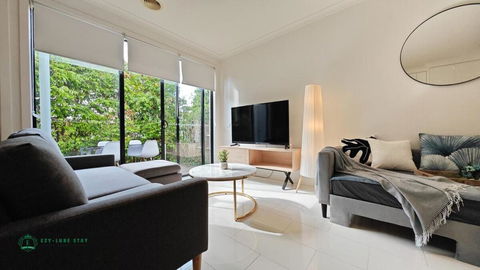 Modern 2-Bedroom Townhouse Near DFO & RMIT - Accommodation Adelaide 0