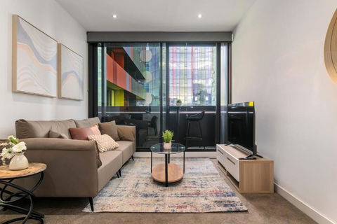 Modern 2BR Apt W City Views, Balcony & Wi-Fi - Accommodation Adelaide 0