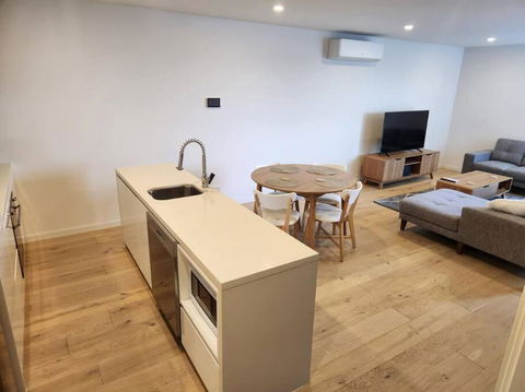 Modern Apartment Airport Area - Accommodation Adelaide 3