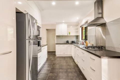 Modern Comfort Retreat 4Bed Cozy Haven W Pool - Accommodation Adelaide 3