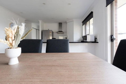 Modern Delight: Cosy Home With Parking - Accommodation Adelaide 3