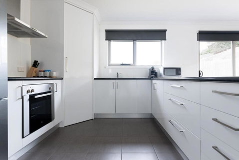 Modern Delight: Cosy Home With Parking - Accommodation Adelaide 2