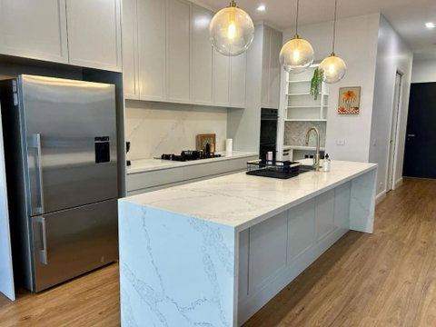 Modern Home - Gr8 4 Groups - Accommodation Adelaide 1