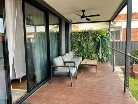 Modern Home - Gr8 4 Groups - Accommodation Adelaide 2