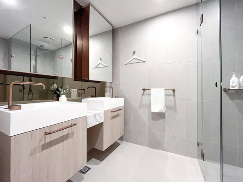 Modern Luxury 2B2B Sky Garden SmartTV - Accommodation Adelaide 1