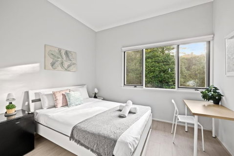Modern Private Double Room - Centrally Located - Shared Bathroom - Accommodation Adelaide 0