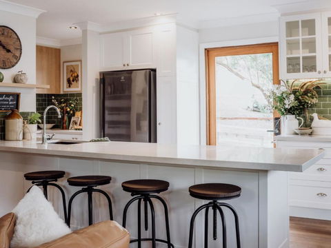 Mountview Alpaca Farmhouse - Accommodation Adelaide 1