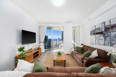 NEW Chevron Ocean Views Central Surfers. - Accommodation Adelaide 2