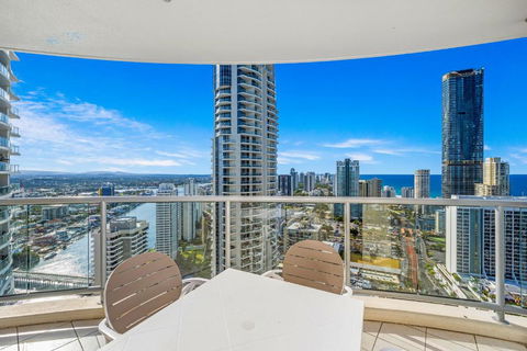 NEW Chevron Ocean Views Central Surfers. - Accommodation Adelaide 1