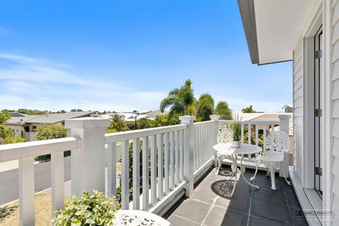 NEW HAVEN - Garden View Balcony - Accommodation Adelaide 0