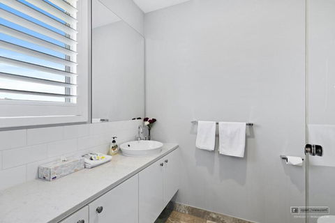 NEW HAVEN - Garden View Balcony - Accommodation Adelaide 1
