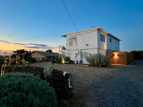 NEW Magpie Sands - 3 Bedroom Home - Downstairs Only, 1 Min Walk To Aldinga Beach - Accommodation Adelaide 1