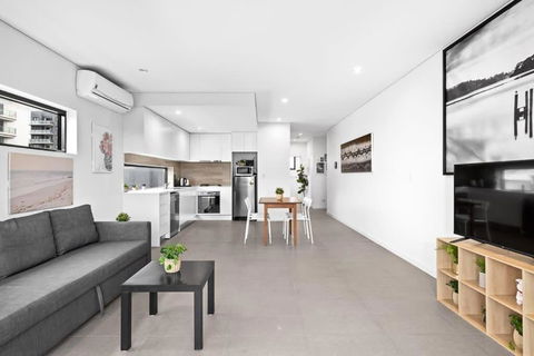 New Modern 2BR 2baths Apt In Homebush Sleeps 6 - Accommodation Adelaide 0