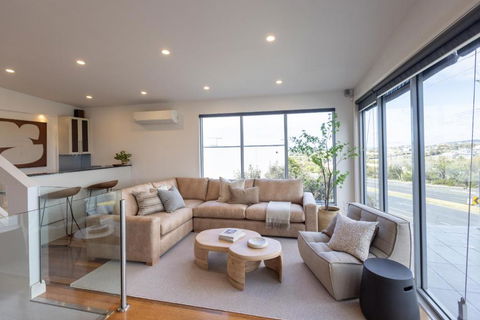 NEW Pleasant View Stays TORQUAY - Accommodation Adelaide 0