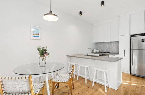 NEWLY RENOVATED LARGE 3.5 BDRM HOUSE! BEST OF MELB - Accommodation Adelaide 2