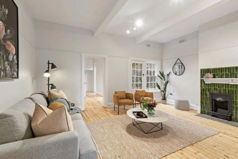 NEWLY RENOVATED LARGE 3.5 BDRM HOUSE! BEST OF MELB - Accommodation Adelaide 0