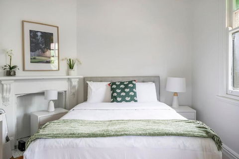 Newtown Nest - Chic Terrace Living Off King Street - Accommodation Adelaide 1