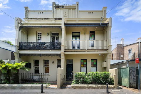 Newtown Nest - Chic Terrace Living Off King Street - Accommodation Adelaide 3