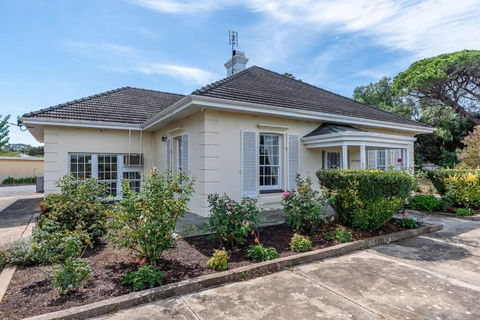Normanville, Large Historic Three Bedroom Home - Accommodation Adelaide 0