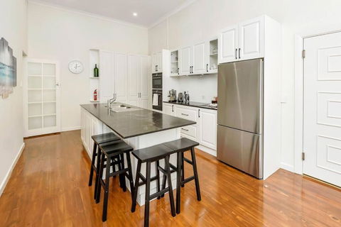 Normanville, Large Historic Three Bedroom Home - Accommodation Adelaide 2