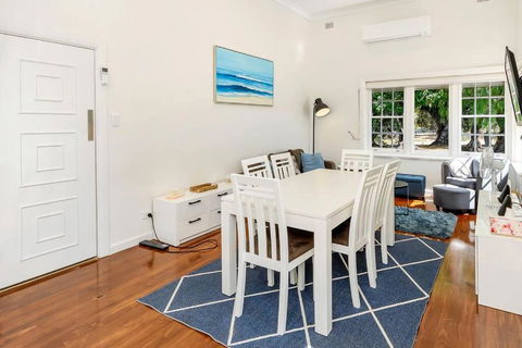 Normanville, Large Historic Three Bedroom Home - Accommodation Adelaide 3