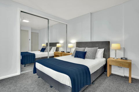 North Sydney Large Two Bedroom MIL2302 - Accommodation Adelaide 1