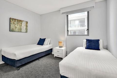 North Sydney Large Two Bedroom MIL2302 - Accommodation Adelaide 2