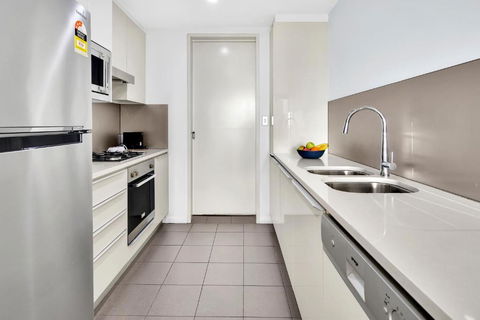 North Sydney Large Two Bedroom MIL2302 - Accommodation Adelaide 3