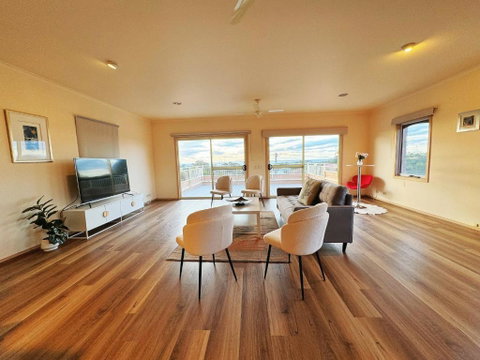 Oceanview 4B2B Two-story House With Big Balcony! - Accommodation Adelaide 0