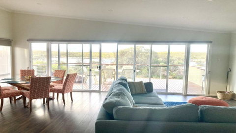 Off The Net - New Listing - Esplanade Property With Views Of The Channel - Accommodation Adelaide 2