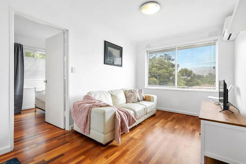 Opposite Rippon Lea Estate - Accommodation Adelaide 0