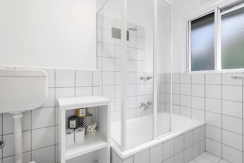 Opposite Rippon Lea Estate - Accommodation Adelaide 3