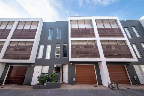 Page Seven By Property Mums - Accommodation Adelaide 3