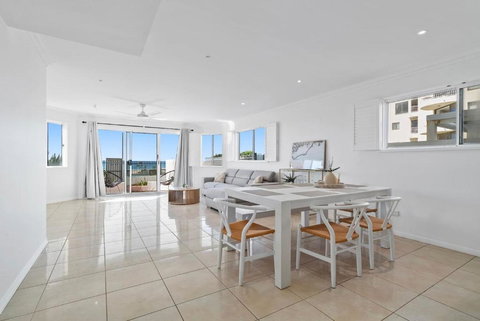 Paros On The Beach - Absolute Waterfront Living - Accommodation Adelaide 3