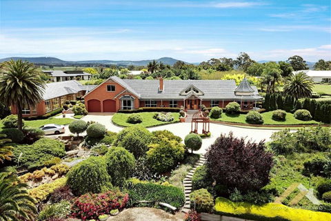 Perfect Entertainer-s Home With Pool - Accommodation Adelaide 0